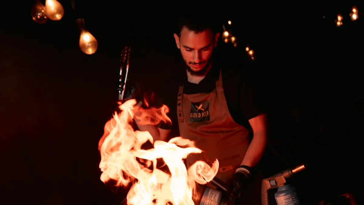 Cuisson à la flamme chez Gold Beef Marseille